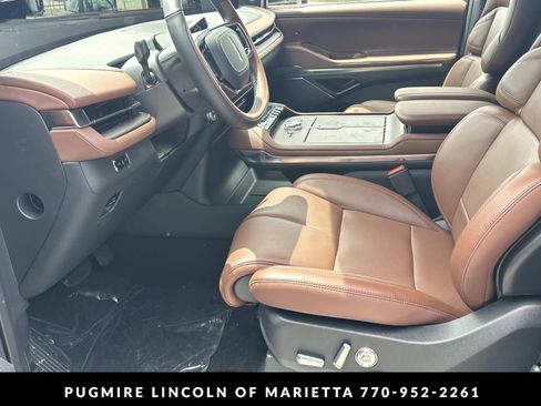 New 2026 Lincoln Navigator L Reserve AWD/4WD image 9