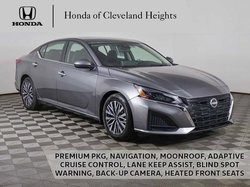 Used 2023 Nissan Altima 2.5 SV w/ SV Premium Package FWD image 1