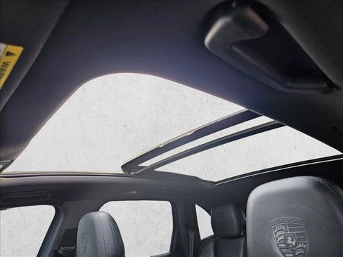 Used 2017 Porsche Cayenne S Platinum image 16