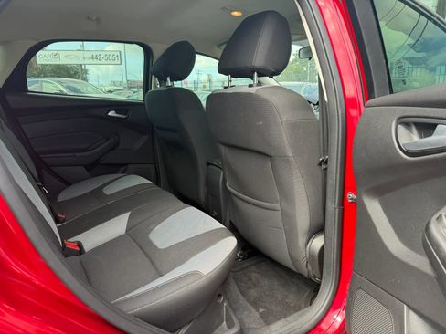 Used 2012 Ford Focus SE FWD image 12