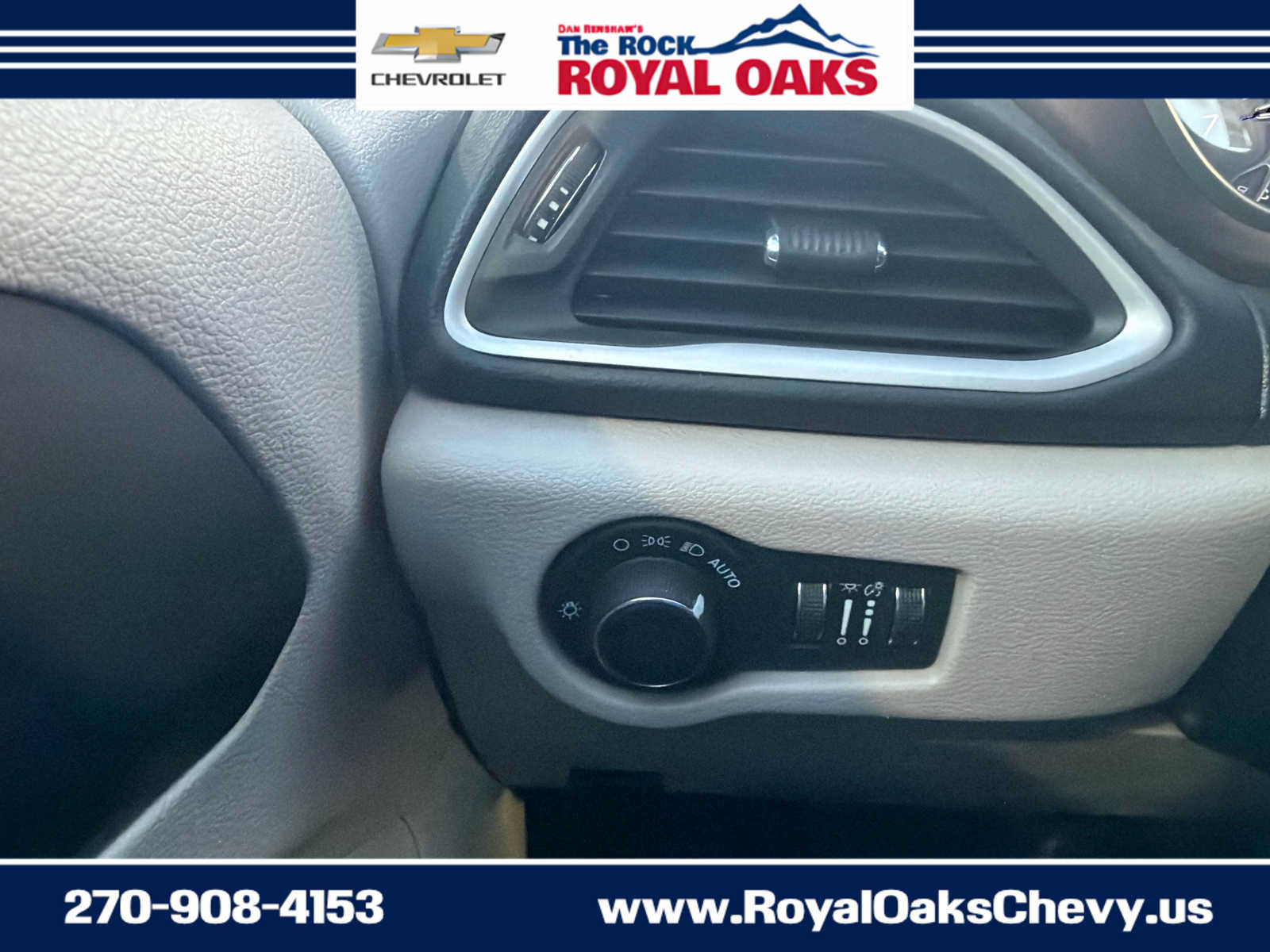 Used 2023 Chrysler Voyager LX FWD image 39