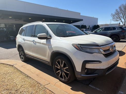 Used 2019 Honda Pilot Touring image 3