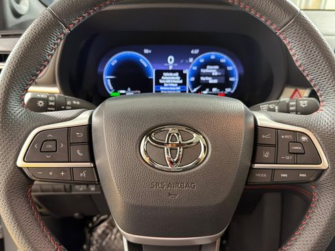 Used 2025 Toyota Sienna XSE w/ XSE Plus Package AWD/4WD image 23