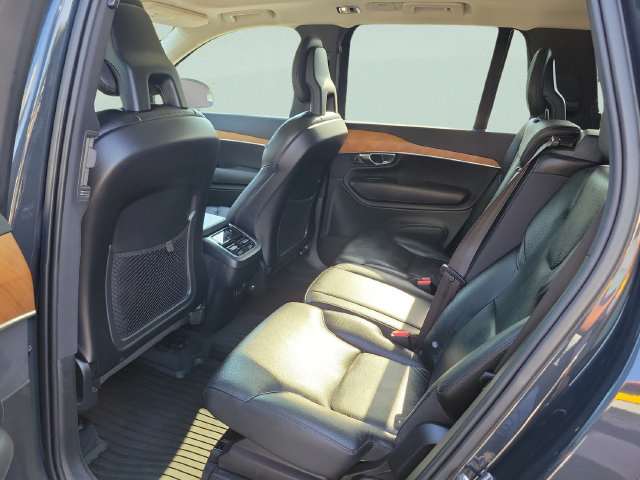Used 2021 Volvo XC90 T6 Momentum w/ Protection Package Premier AWD/4WD image 16