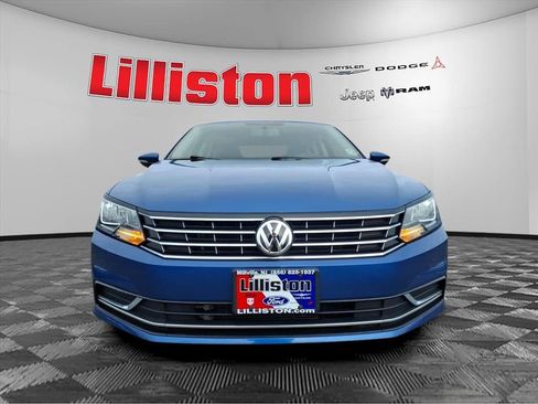 Used 2017 Volkswagen Passat 1.8T SE image 2