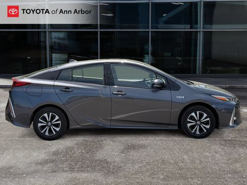 Used 2017 Toyota Prius Prime Advanced w/ Carpet Mat Package FWD image 5