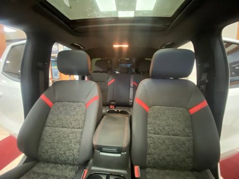 Used 2024 Chevrolet Colorado Z71 w/ Z71 Convenience Package 2 AWD/4WD image 11