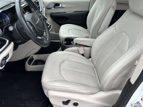 Certified 2018 Chrysler Pacifica Touring-L FWD image 14