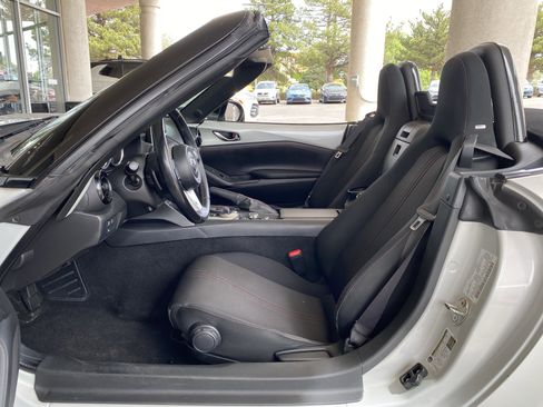 Used 2017 MAZDA MX-5 Miata Club image 26