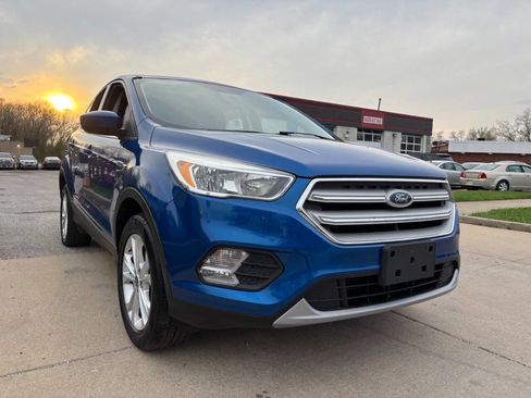 Used 2017 Ford Escape SE image 5