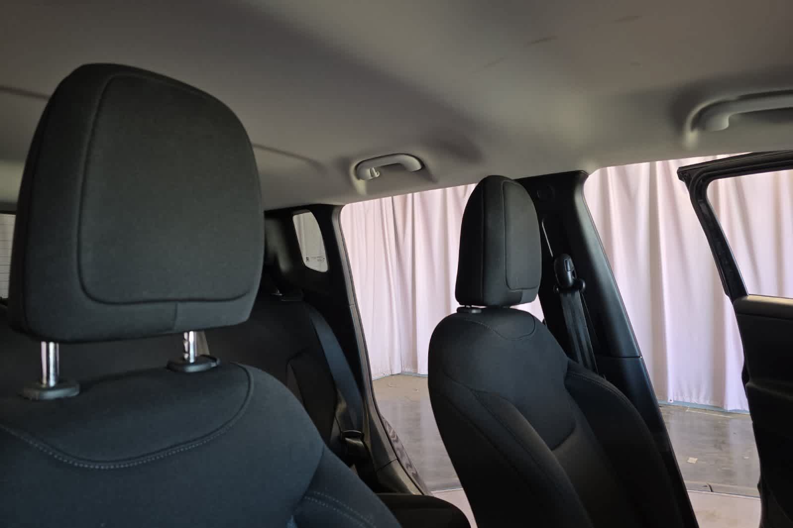 Used 2023 Jeep Renegade Latitude AWD/4WD image 19