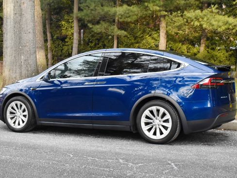 Used 2018 Tesla Model X 75D image 5
