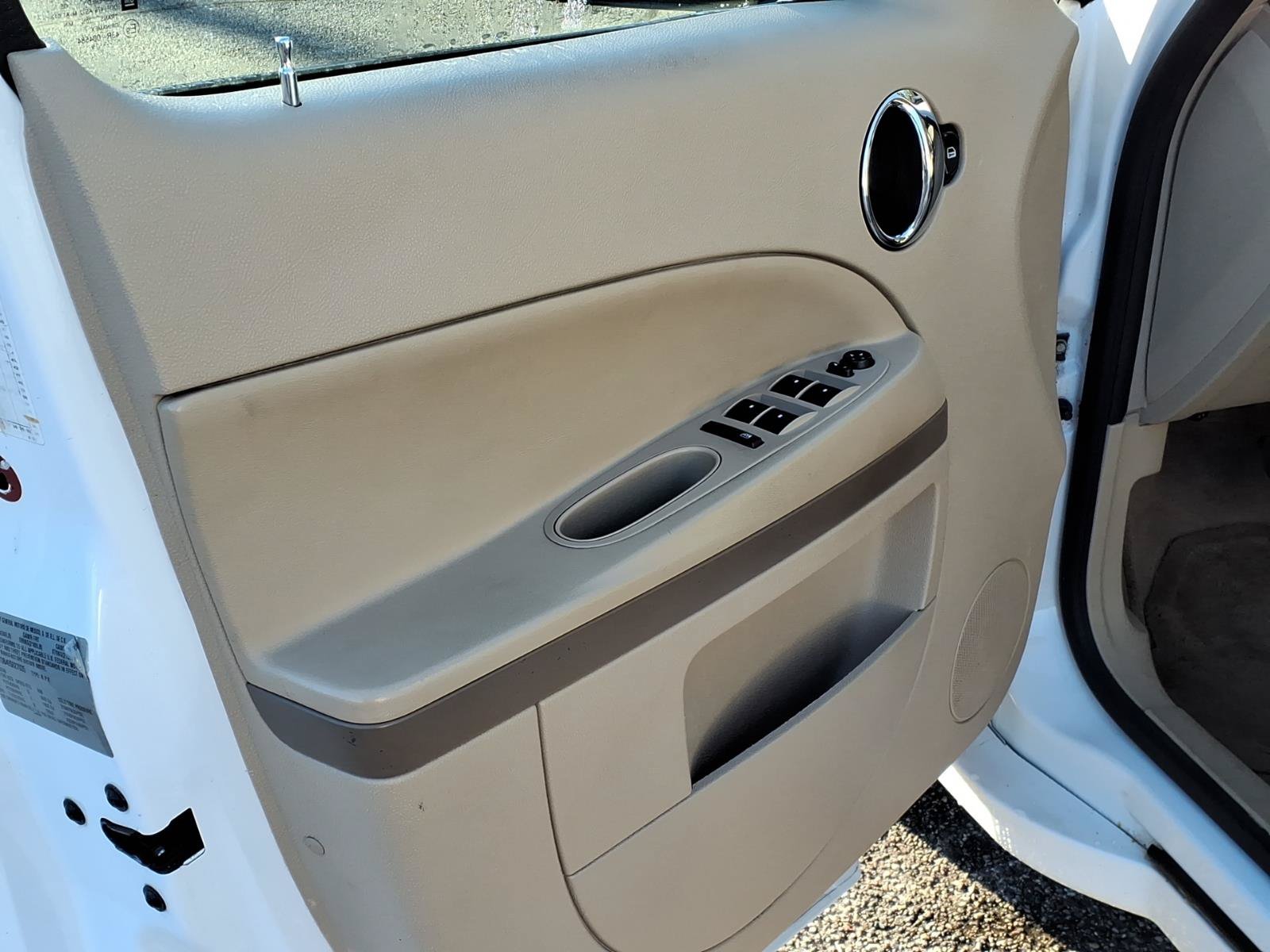 Used 2009 Chevrolet HHR LS FWD image 6