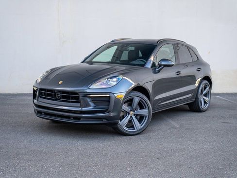 Certified 2025 Porsche Macan image 1