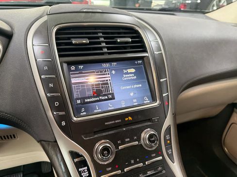Used 2019 Lincoln Nautilus Select FWD image 2