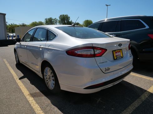 Used 2016 Ford Fusion SE w/ Equipment Group 502A FWD image 6