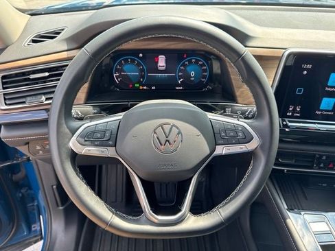 Used 2025 Volkswagen Atlas SE AWD/4WD image 12