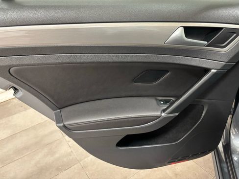 Used 2016 Volkswagen Golf Limited Edition image 17