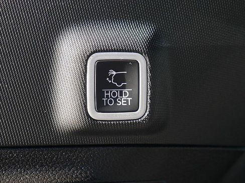 Used 2025 Jeep Grand Cherokee Altitude image 52