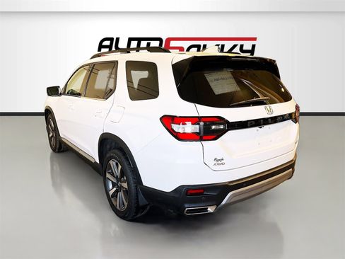 Used 2025 Honda Pilot Elite image 5