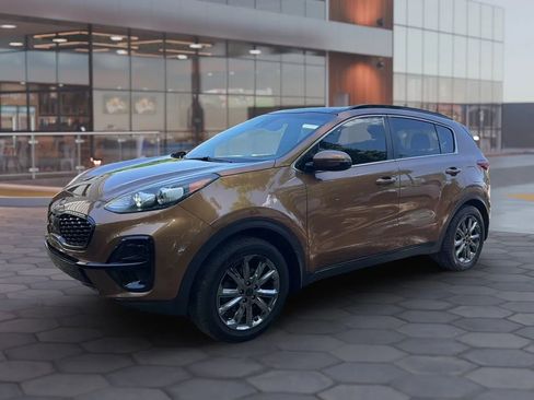 Used 2021 Kia Sportage S w/ S AWD Premium Package image 2