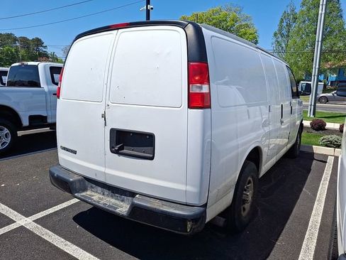 Used 2021 Chevrolet Express 2500 RWD image 9