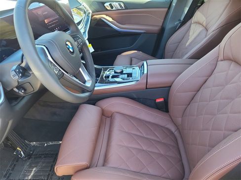 New 2026 BMW X5 xDrive40i w/ Climate Comfort Package image 16