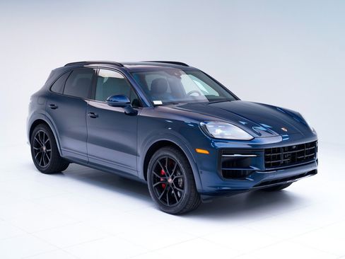 Used 2025 Porsche Cayenne S image 7