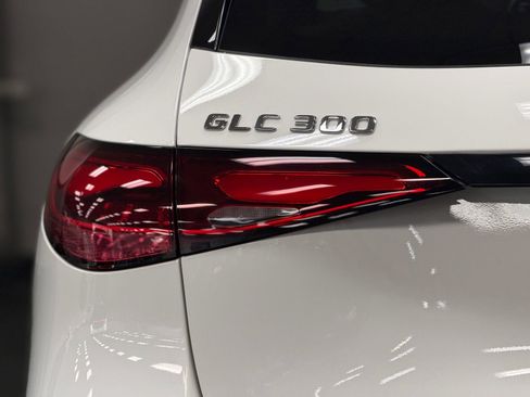 Used 2025 Mercedes-Benz GLC 300 image 13