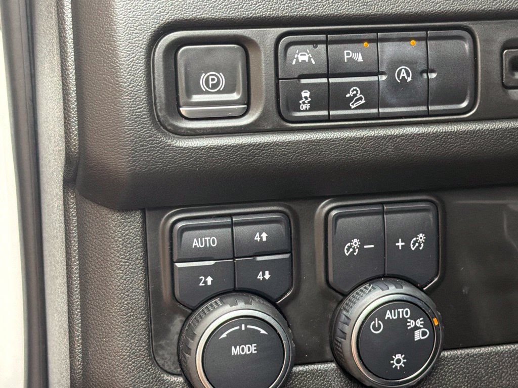 Used 2023 Chevrolet Suburban Z71 AWD/4WD image 26