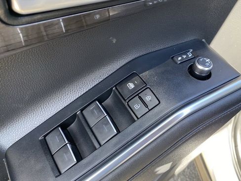 Used 2023 Toyota Highlander Platinum image 24