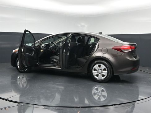 Used 2018 Kia Forte LX FWD image 37