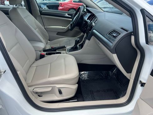 Used 2020 Volkswagen Golf 4-Door FWD image 29