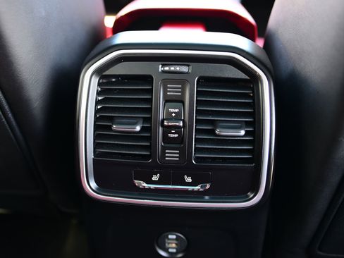 Used 2018 Porsche Macan S image 31