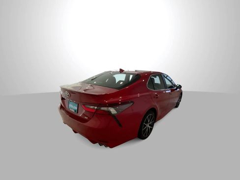 Used 2023 Toyota Camry SE image 8