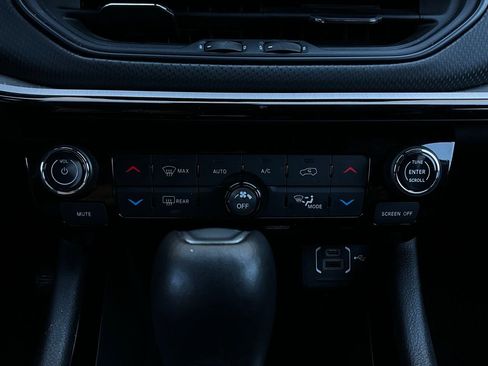 Used 2025 Jeep Compass Trailhawk image 27