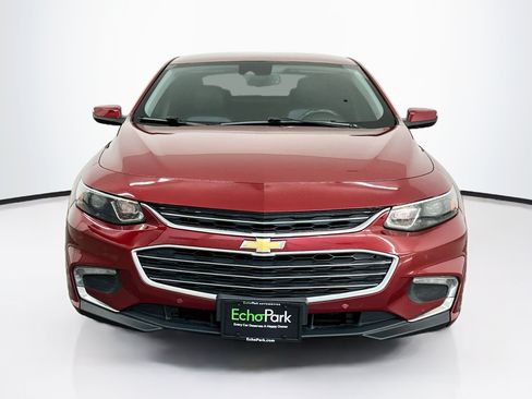 Used 2018 Chevrolet Malibu LT w/ Leather Package FWD image 2
