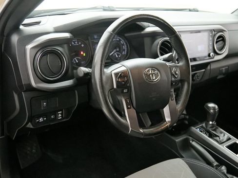Used 2020 Toyota Tacoma TRD Sport AWD/4WD image 16