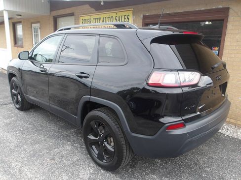 Used 2019 Jeep Cherokee Latitude Plus AWD/4WD image 6
