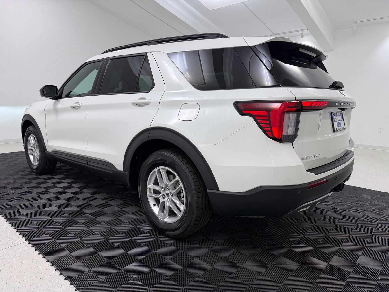 New 2027 Ford Explorer Active w/ Active Comfort Package RWD image 5