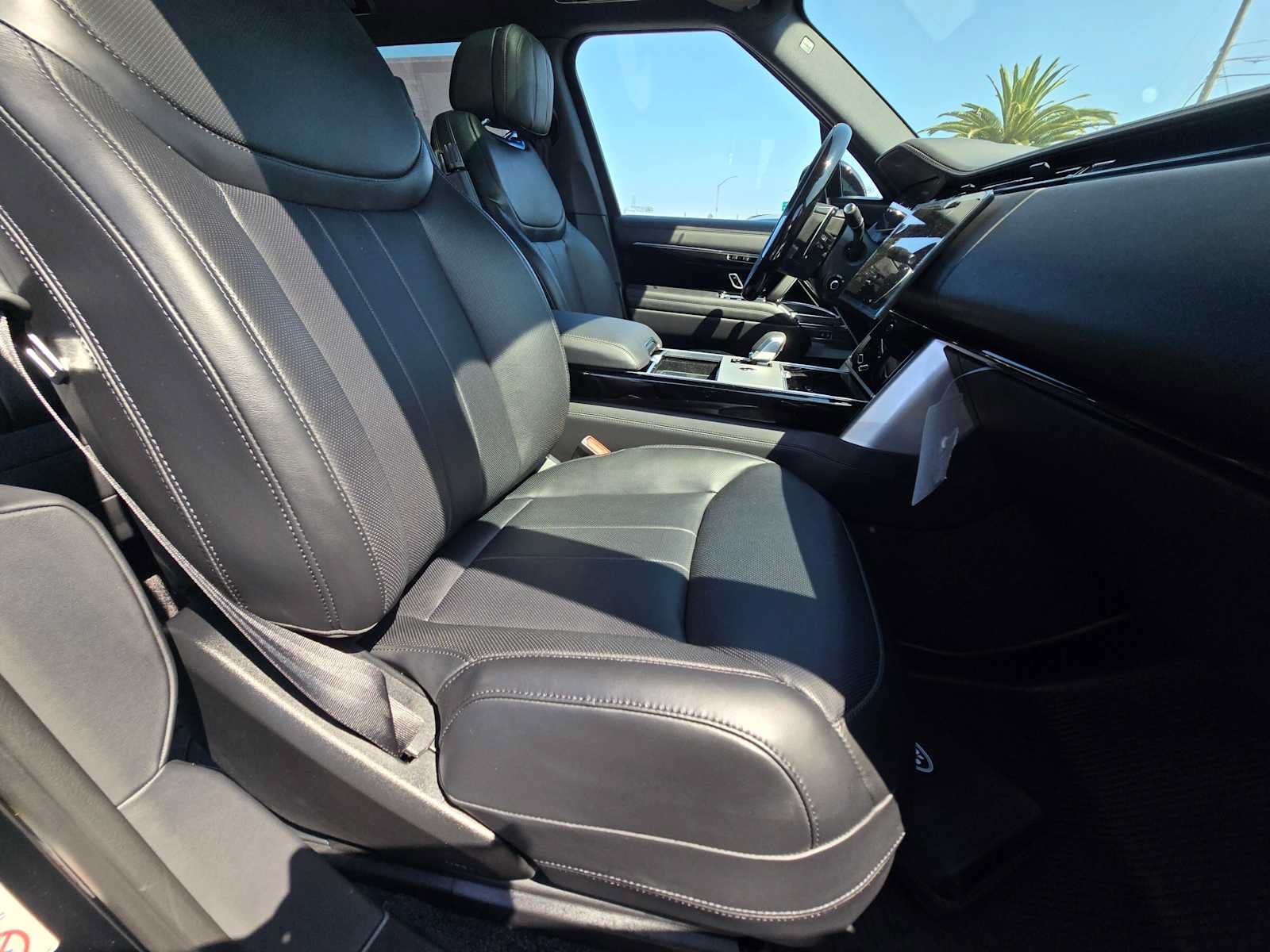 New 2025 Land Rover Range Rover SE AWD/4WD image 11