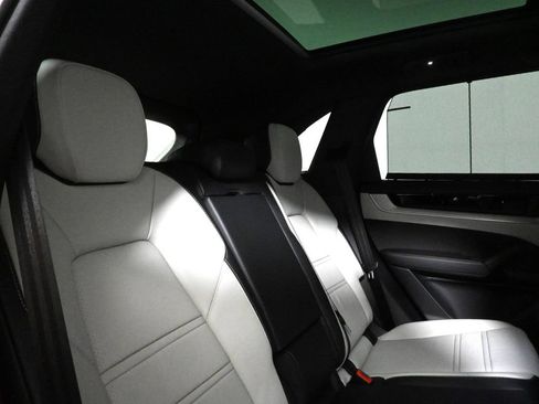 Used 2026 Porsche Cayenne S AWD/4WD image 41
