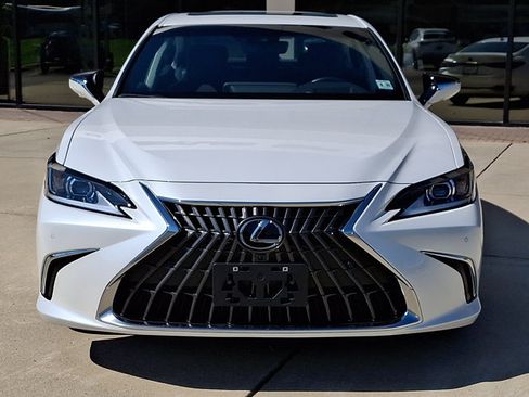 Certified 2025 Lexus ES 300h w/ Technology Package FWD image 2