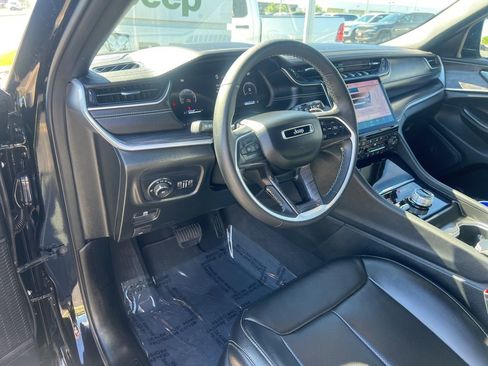 Used 2024 Jeep Grand Cherokee L Limited w/ Luxury Tech Group II image 15