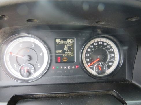 Used 2018 RAM 3500 Tradesman w/ Chrome Appearance Group image 12