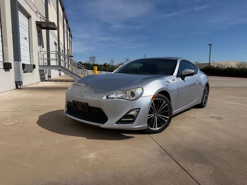 Used 2016 Scion FR-S image 9