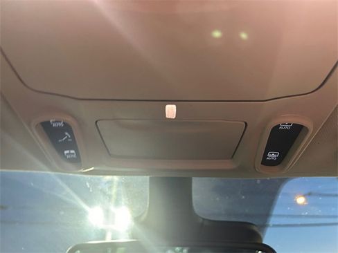 Used 2023 Chrysler Pacifica Limited image 30