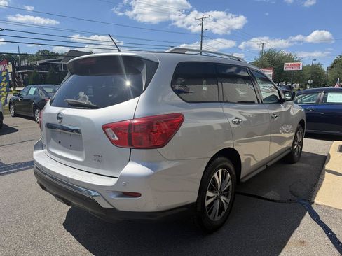Used 2018 Nissan Pathfinder SV AWD/4WD image 4