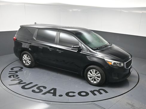 Used 2015 Kia Sedona L image 31