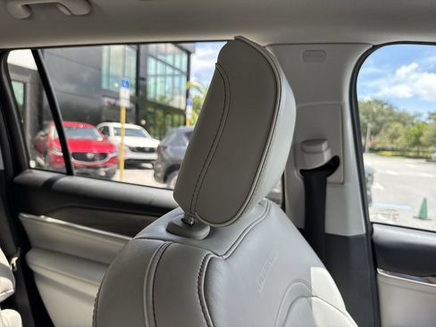 Used 2023 Jeep Grand Cherokee L Overland RWD image 20